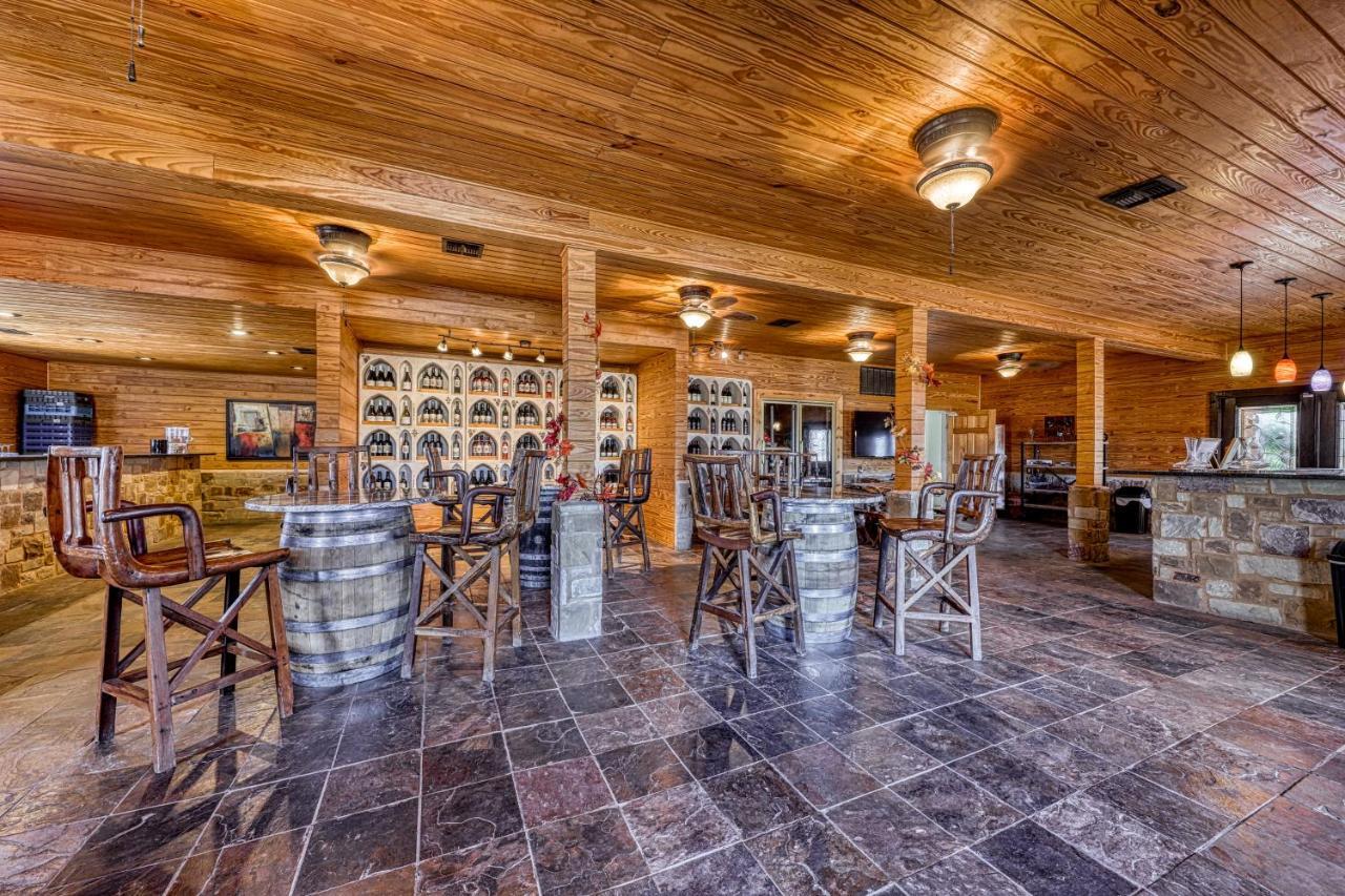 The Plum @ Mendelbaum Winery Guest Cabins Villa Fredericksburg Bagian luar foto