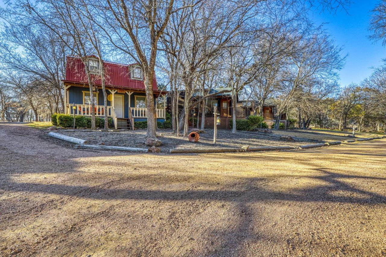 The Plum @ Mendelbaum Winery Guest Cabins Villa Fredericksburg Bagian luar foto