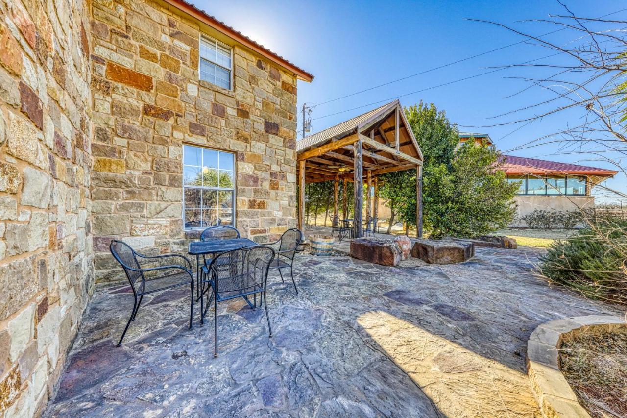 The Plum @ Mendelbaum Winery Guest Cabins Villa Fredericksburg Bagian luar foto