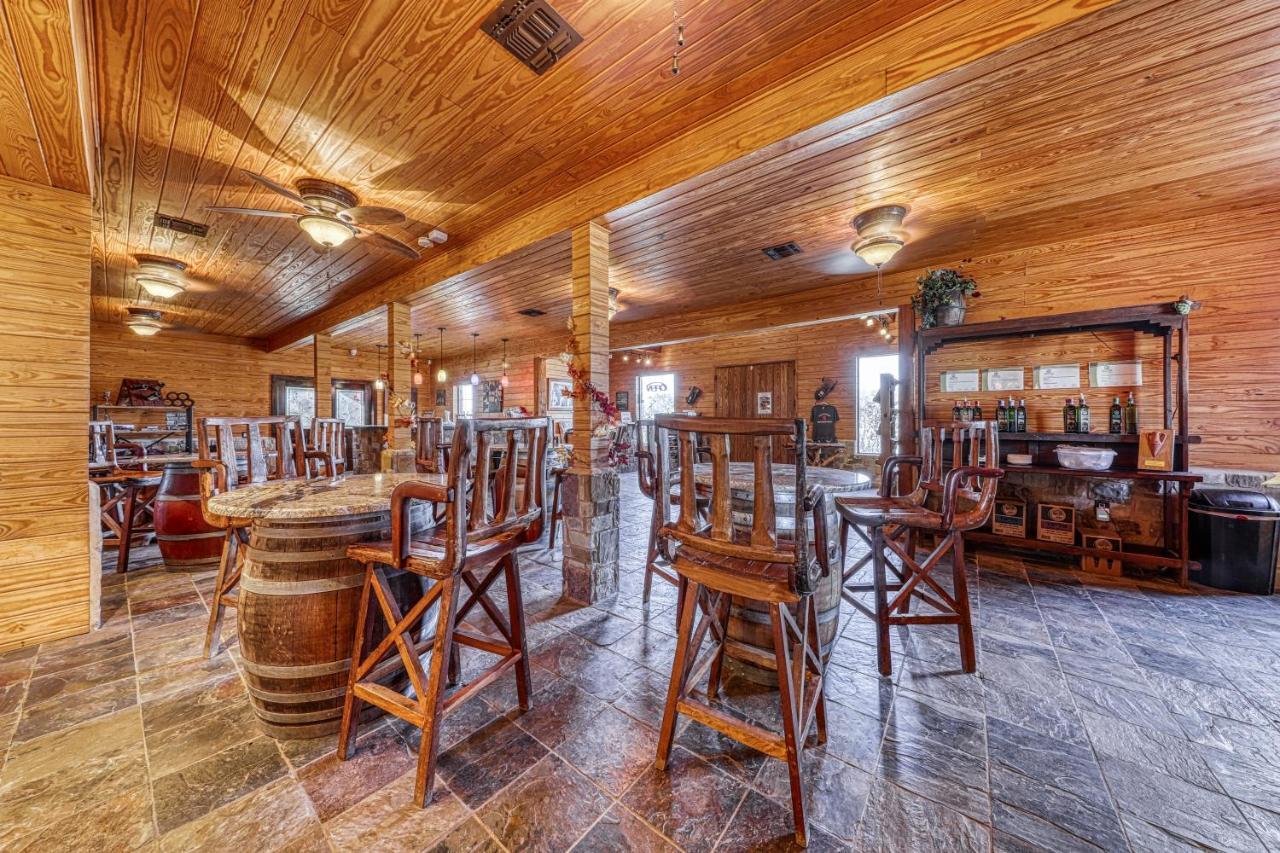 The Plum @ Mendelbaum Winery Guest Cabins Villa Fredericksburg Bagian luar foto