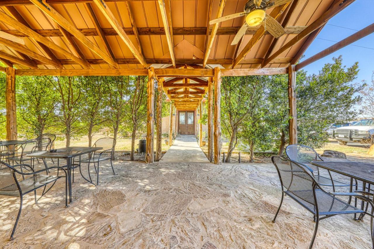 The Plum @ Mendelbaum Winery Guest Cabins Villa Fredericksburg Bagian luar foto