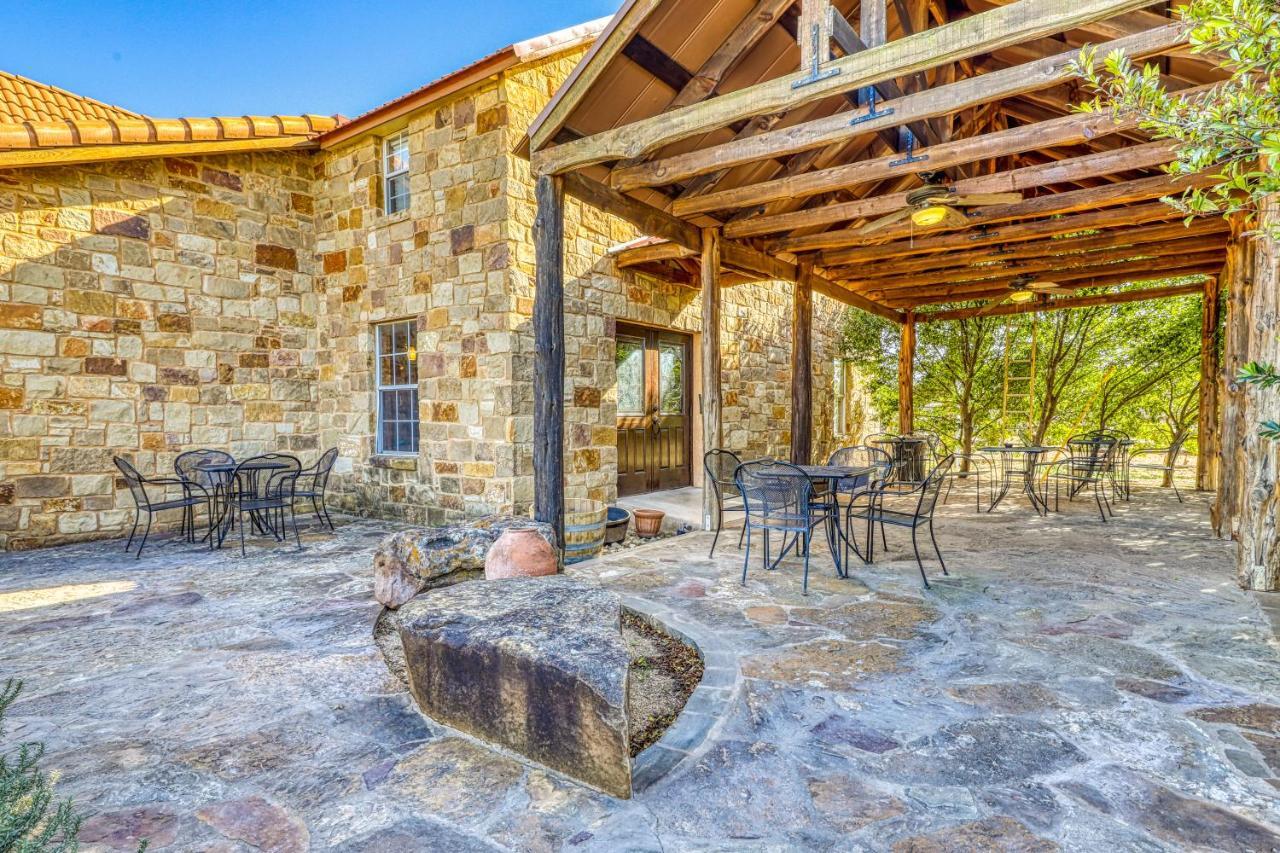 The Plum @ Mendelbaum Winery Guest Cabins Villa Fredericksburg Bagian luar foto