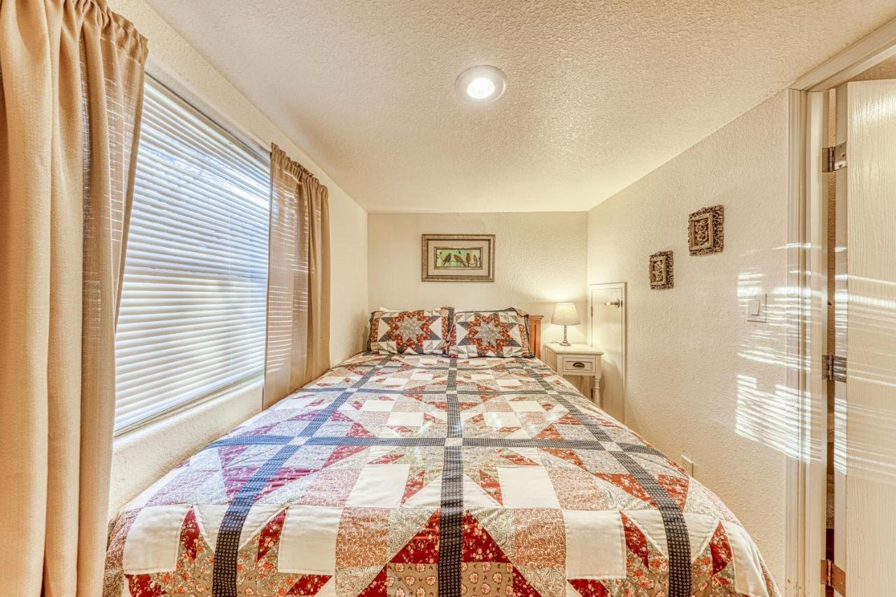 The Plum @ Mendelbaum Winery Guest Cabins Villa Fredericksburg Bagian luar foto